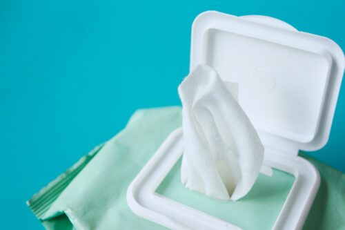 Komfortowy i miękki papier toaletowy nawilżany – kiedy sprawdzi się lepiej niż tradycyjny?