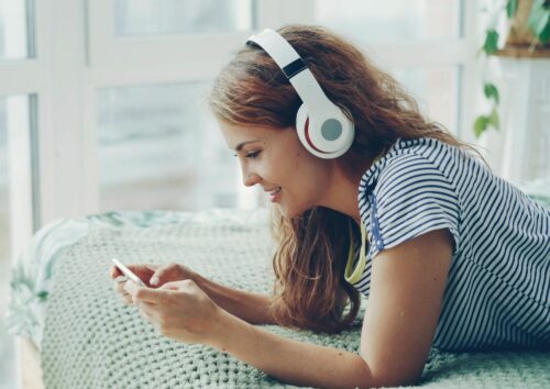Słuchanie audiobooków – sposób na książki, gdy brakuje czasu na czytanie
